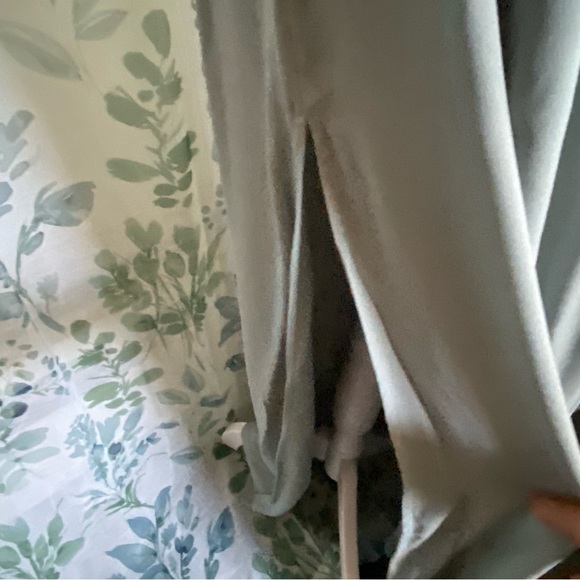 Show me your Mumu Hacienda Maxi Dress Silver Sage Crisp - Picture 5 of 7